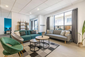 Maricool Minimal Spacious Downtown Loft